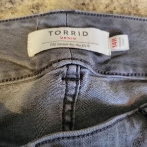 Light grey skinny cropped jean